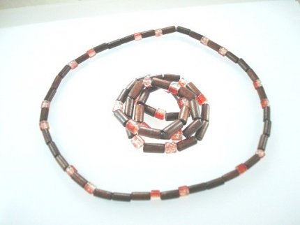 red wooden beaded jewellery http://spoilmesilly.com.au/